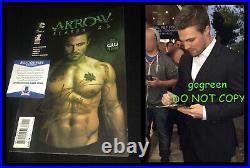 Stephen Amell signed Arrow comic book poster photo Oliver Queen CW sexy hot BAS
